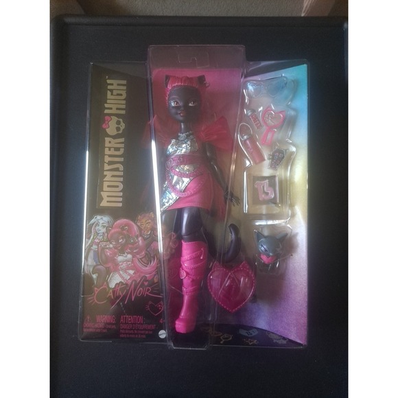 NIP Mattel Monster High Catty Noir & Amulette Pet 10'' DOLL With Accessories - Picture 1 of 6